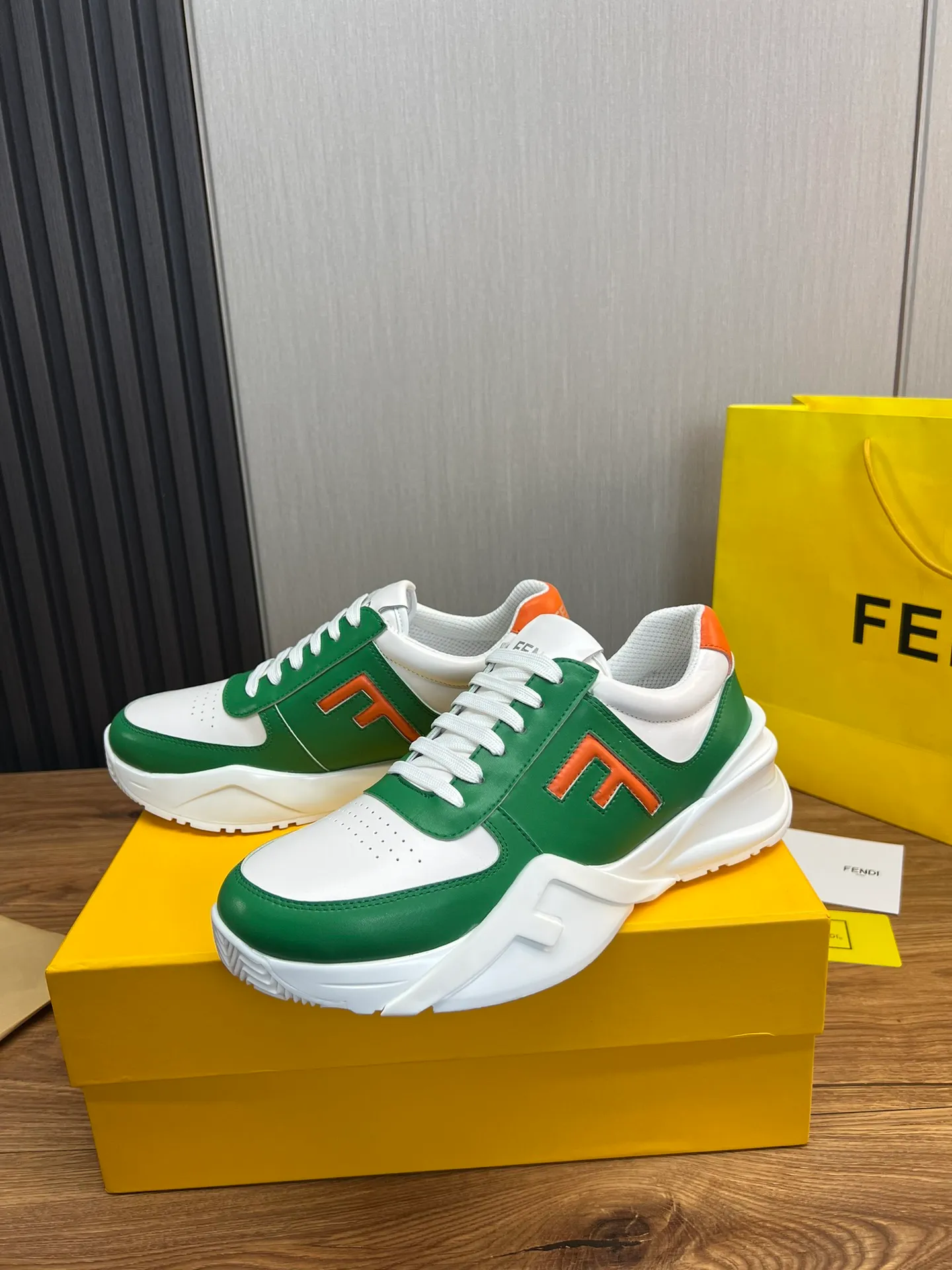 Men's shoes 💰520💰 Fendi [Fendi] hot style is on the market 🔥Fashionable casual men's shoes 🔱 Made of original cowhide + breathable mesh lining + sheepskin feet, perfect shape, top quality, you deserve it 🔜Original outsole, ultra-light, non-slip and wear-resistant 👣 Standard size 38-44 (customized in 45)